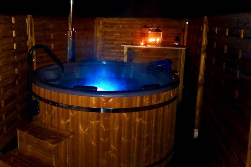 Ruhig Gelegene, Top Moderne Ferienwohnung - Hot Tub Und Sauna Gegen Aufpreis Neuhaus an Der Eger Екстериор снимка