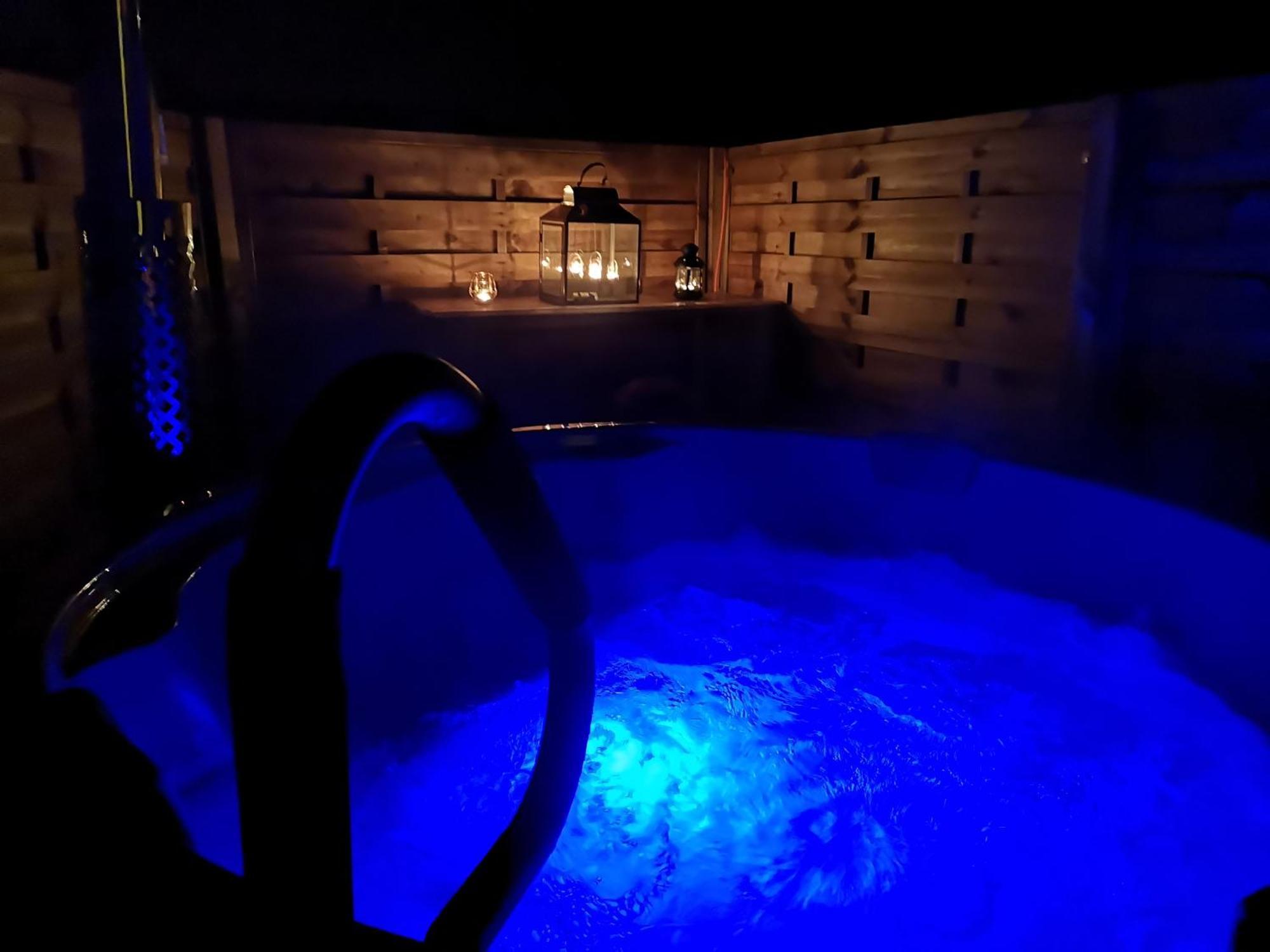 Ruhig Gelegene, Top Moderne Ferienwohnung - Hot Tub Und Sauna Gegen Aufpreis Neuhaus an Der Eger Екстериор снимка